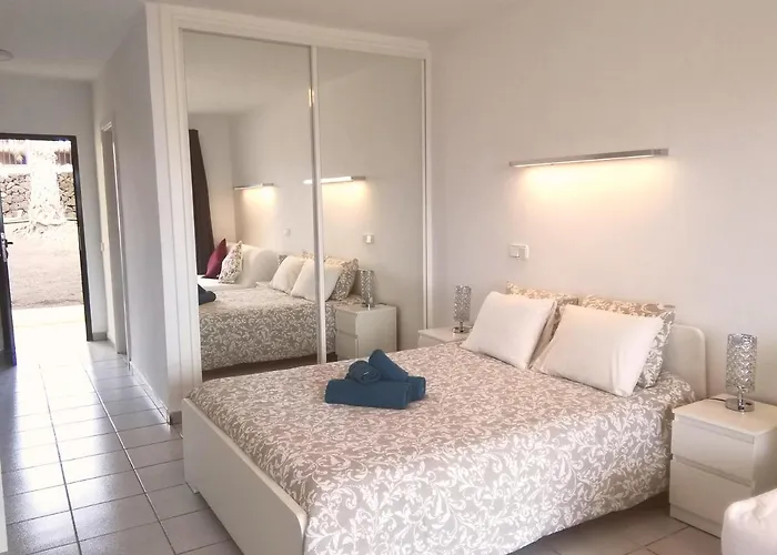Pet friendly Playa Roca Modern Studio - Seafront Pool Complex Costa Teguise