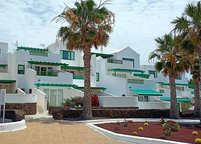 Calypso, Apartamento Completo Con Vistas Al Mar Y A La Piscina En Costa Teguise