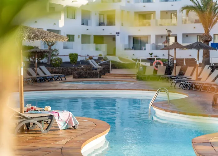 Costa Teguise hotels near Mercadillos