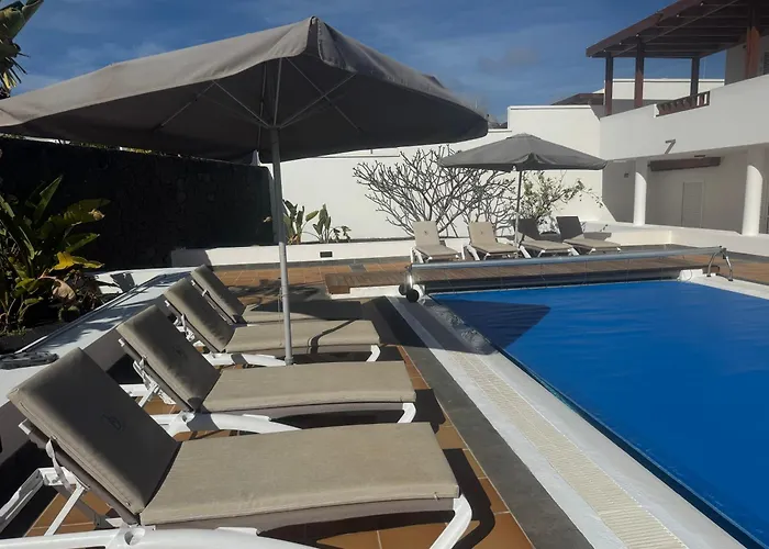 Villa Dedalos - Spacious Luxury Villa With Heated Pool In Puerto Calero with Pool