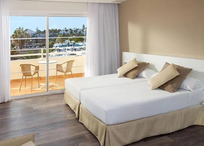 Puerto del Carmen (Lanzarote) hotels near Rancho Texas Park